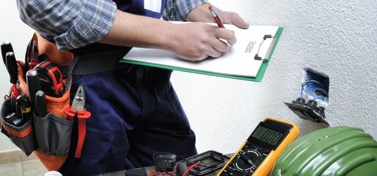 Najczęstsze przyczyny awarii elektrycznych w domach i mieszkaniach Najczęstsze przyczyny awarii elektrycznych w domach i mieszkaniach