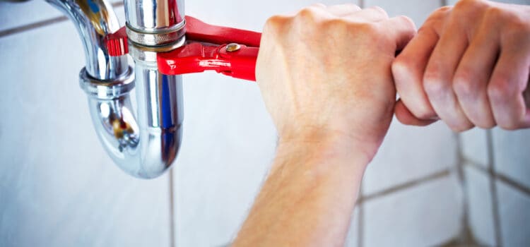 Kiedy warto skorzystać z pomocy hydraulika? Kiedy warto skorzystać z pomocy hydraulika?